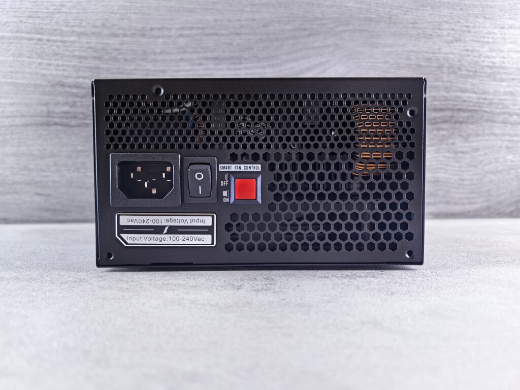 Panel trasero de una fuente de alimentación de PC
